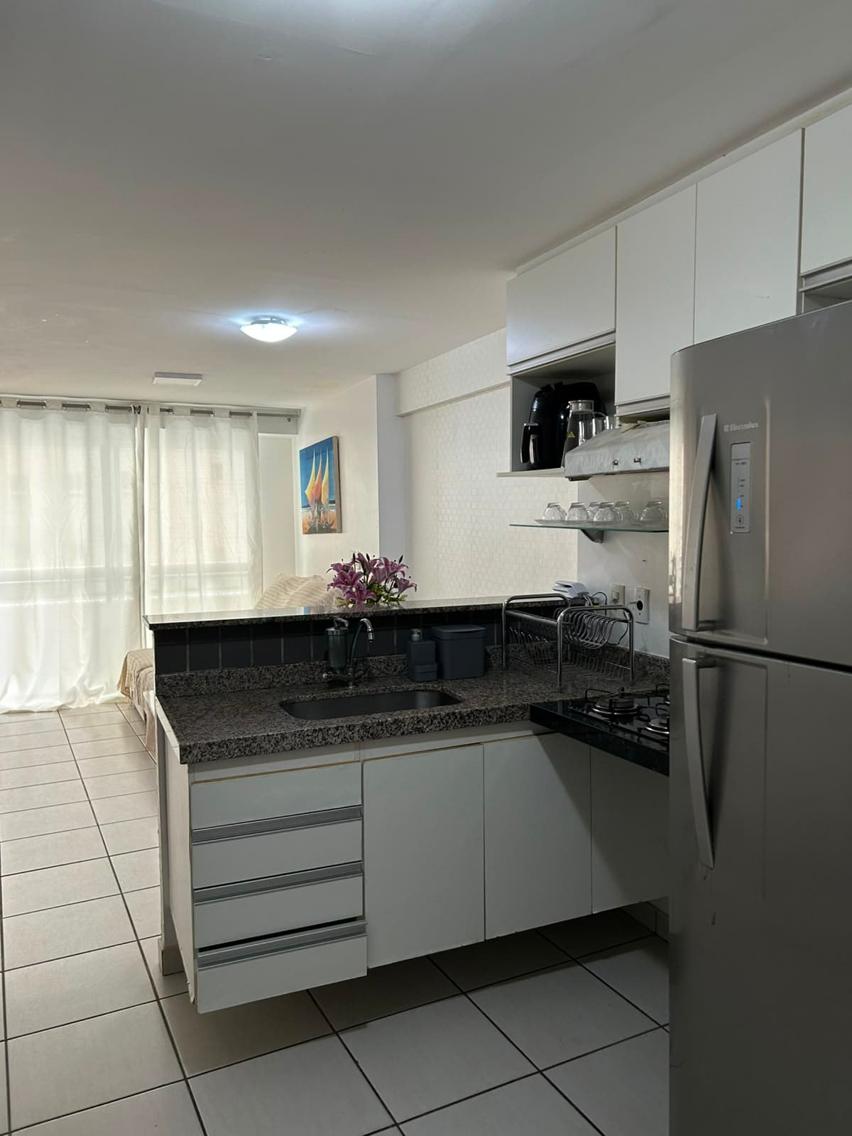Cozinha equipada de uma unidade de referência do Beach Class Fortaleza